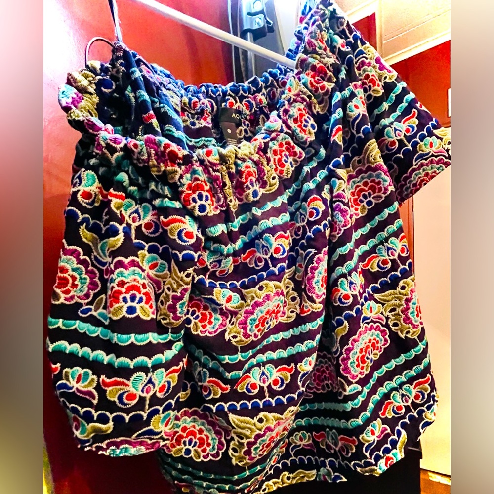 Aqua XS stitched flowers boho shirt with options of off shoulder